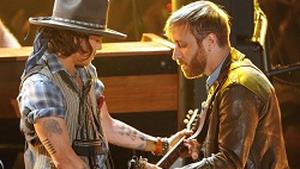 Black Keys e Johnny Depp - Lonely Boy [VIDEO]