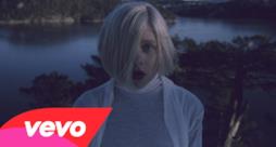 AURORA - Runaway (Video ufficiale e testo)