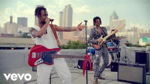 Rae Sremmurd - Black Beatles (feat. Gucci Mane) (Video ufficiale e testo)