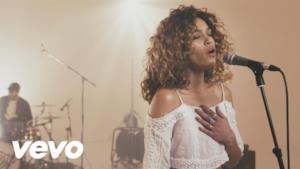 Izzy Bizu - Mad Behaviour (Video ufficiale e testo)