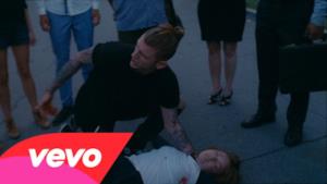 Machine Gun Kelly - A Little More (feat. Victoria Monet) (Video ufficiale e testo)