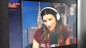 ► Laura Pausini fuori onda a Radio Deejay (20/11/11)