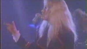 Kim Carnes - Crazy In The Night (Barking At Airplanes) (Video ufficiale e testo)