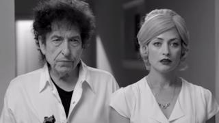 Bob Dylan nel video di The Night We Called It A Day come in un film noir