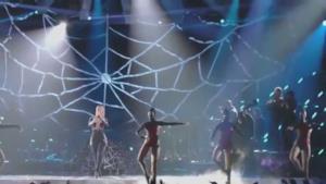 Iggy Azalea & Rita Ora - Black Widow live MTV VMA 2014 (video)