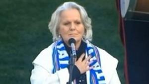 Katia Ricciarelli canta l'inno nazionale, ma sbaglia le parole [VIDEO]