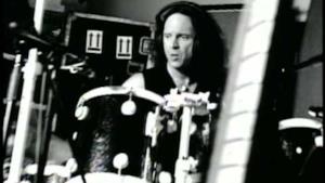 Aerosmith - Eat the Rich (Video ufficiale e testo)