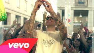 Fabri Fibra e Marracash si mettono in vendita nel video di Playboy