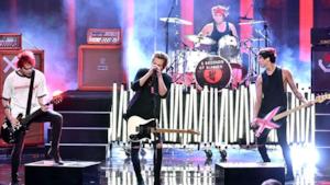 5 Seconds Of Summer - What I Like About You live AMA's 2014 (video)