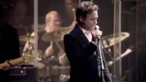 Sting e Robert Downey Jr - Driven to tears