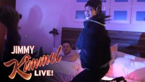 Rihanna sveglia Jimmy Kimmel di notte, lo scherzo che sogna ogni fan