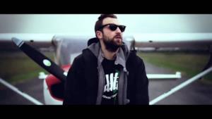 Dargen D'Amico - Odio Volare (feat. Daniele Vit) (Video ufficiale e testo)