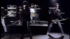 The Ramones - Merry Christmas ( I Don't Want To Fight Tonight )