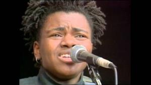 Tracy Chapman - Talkin' Bout a Revolution (Video ufficiale e testo)