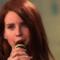 Lana Del Rey a Le Invasioni Barbariche canta Blue Jeans