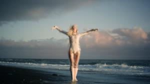 iamamiwhoami - fountain (Video ufficiale e testo)