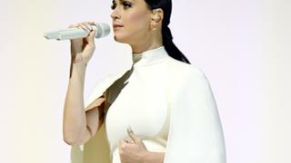 Katy Perry canta By the Grace of God ai Grammy 2015