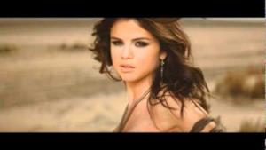 Selena Gomez & The Scene - A Year Without Rain (video ufficiale e testo) 