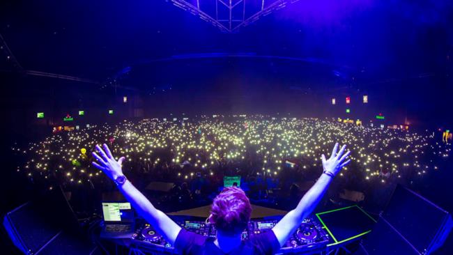 Hardwell presenta l'episodio 234 del suo radioshow "On Air"