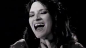 Laura Pausini e i giudici di La Voz Messico cantano We Will Rock You