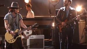 Black Keys e Johnny Depp - Gold on the Ceiling [VIDEO]