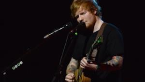 Ed Sheeran ai Brit Awards 2015 con Bloodstream (video)