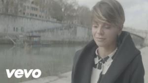 Alessandra Amoroso - E' Vero Che Vuoi Restare (Video ufficiale e testo)