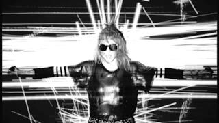 Madonna - Girl Gone Wild (Video ufficiale e testo)