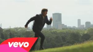 Gianni Morandi - Bisogna Vivere | Video ufficiale