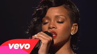 Rihanna - Stay - Live al Saturday Night Live