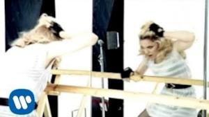 Madonna - Give It 2 Me (Video ufficiale e testo)