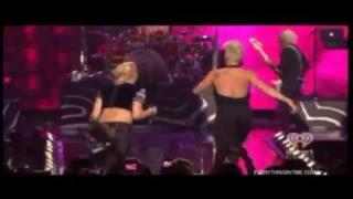 No Doubt e Pink - Just a Girl live all'iHeartRadio Festival 2012 [VIDEO]