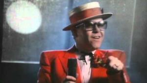 Elton John - Sad Songs (Say So Much) (Video ufficiale e testo)