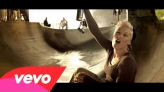 P!nk - Raise Your Glass (Video ufficiale e testo)