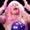 Lady Gaga cade sul palco mentre canta Donatella (video)