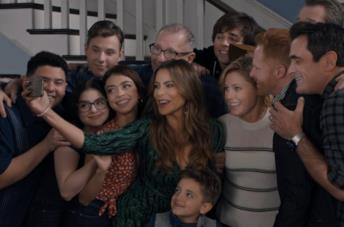 Modern Family, il finale: l'addio alla sitcom con un lungo abbraccio