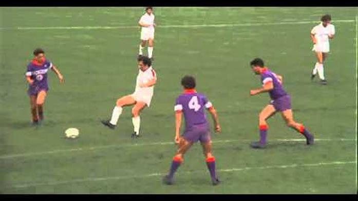 Mezzo Destro Mezzo Sinistro 2 Calciatori Senza Pallone
