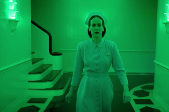Ratched: il trailer della serie Netflix sull'infermiera di Qualcuno volò sul nido del cuculo